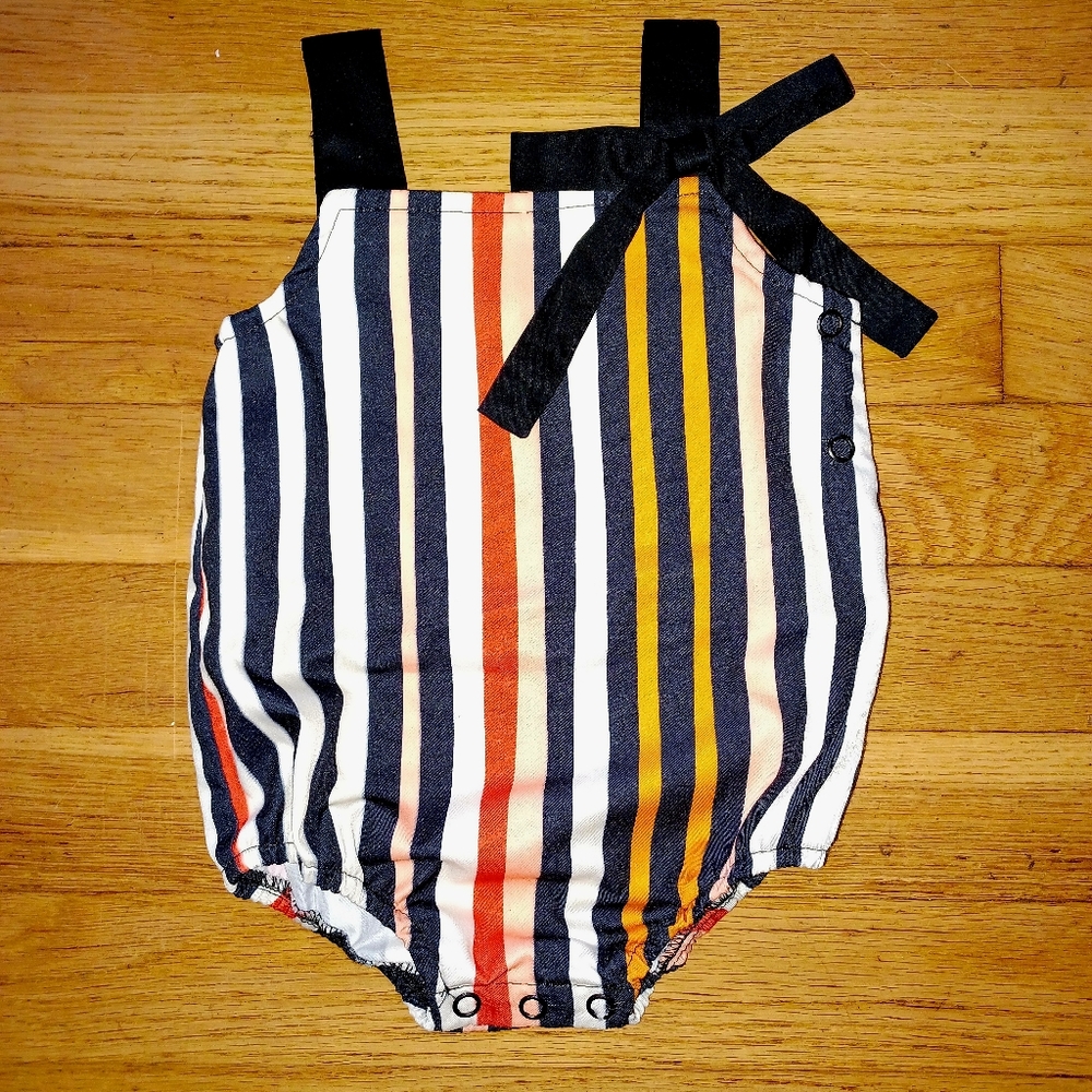 Baby Girl Striped Onesie - Neuf 9 - 3-6 months